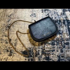 MARC JACOBS BLACK LEATHER GOLD CHAIN CROSSBODY